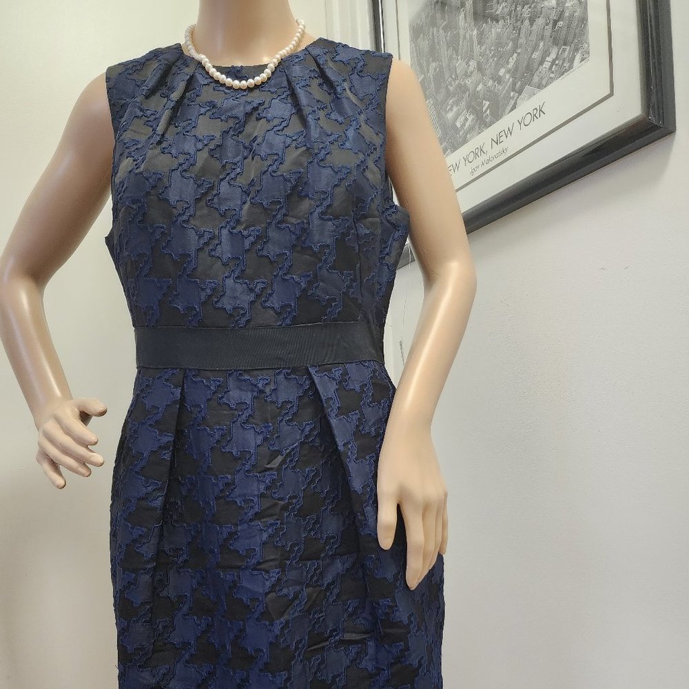 Carmen Marc Valvo, elegant blue sleeveless dress